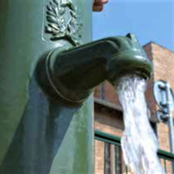 Photographie représentant une fontaine de ville lyonnaise